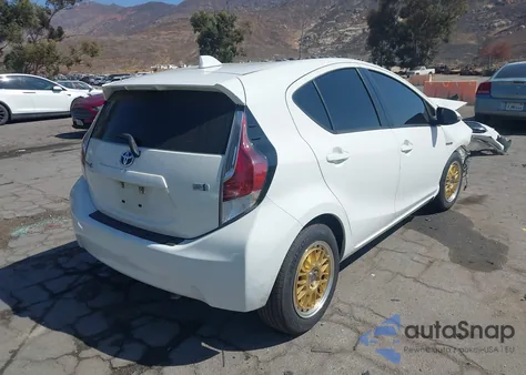 2015 Toyota Prius C Three из США, поврежденный, VIN JTDKDTB3XF1586621